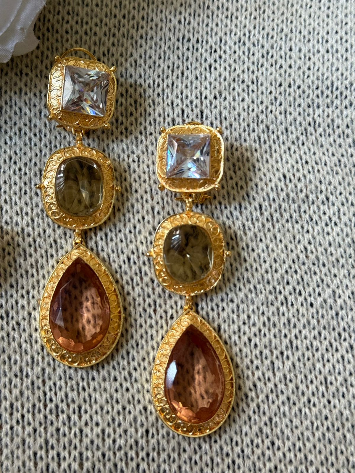 A Crystal Stone Earrings