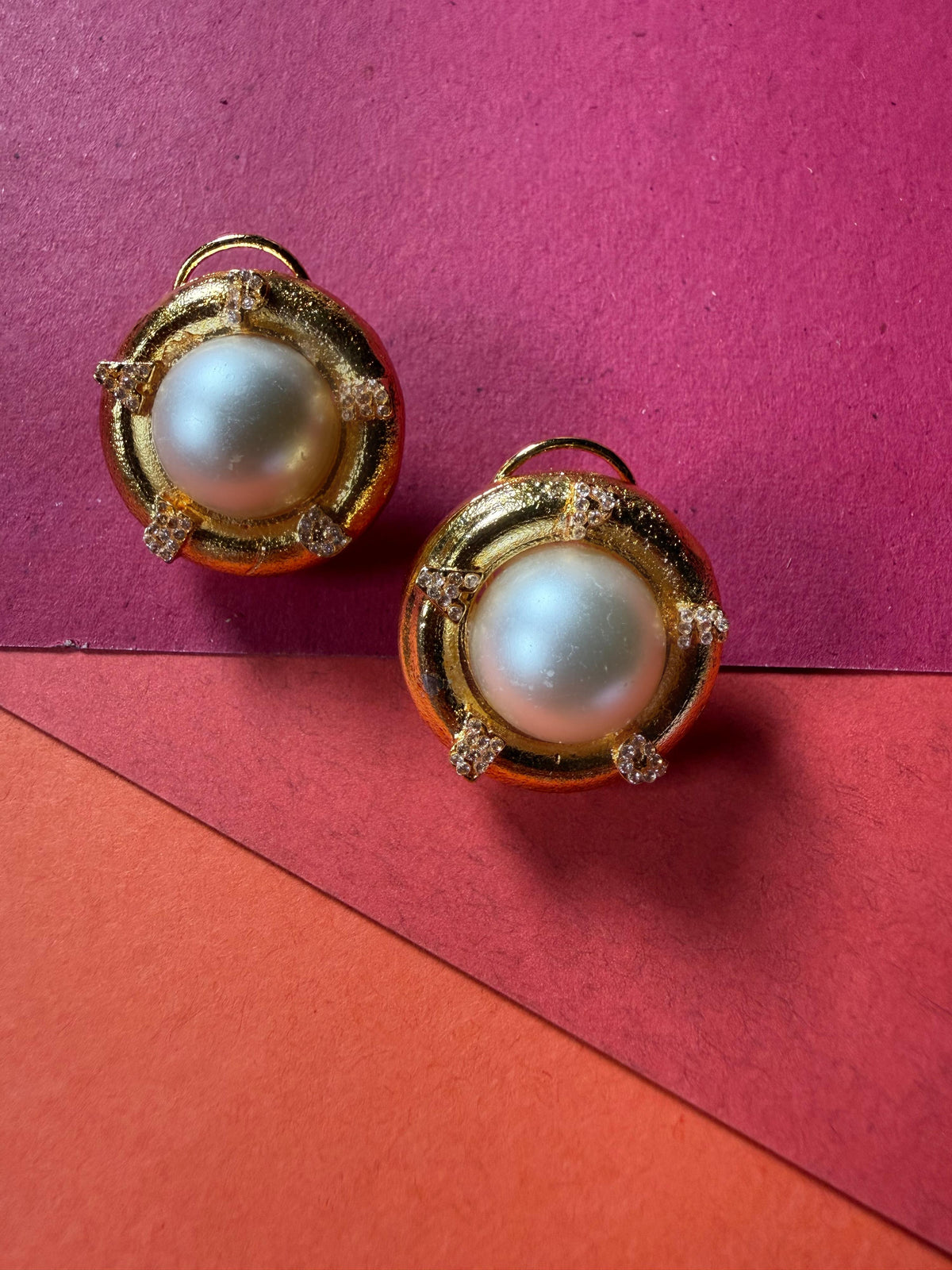 Signature Pedra Studs Gold