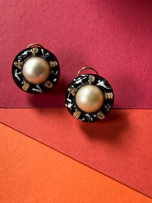 Signature Pedra Studs Black