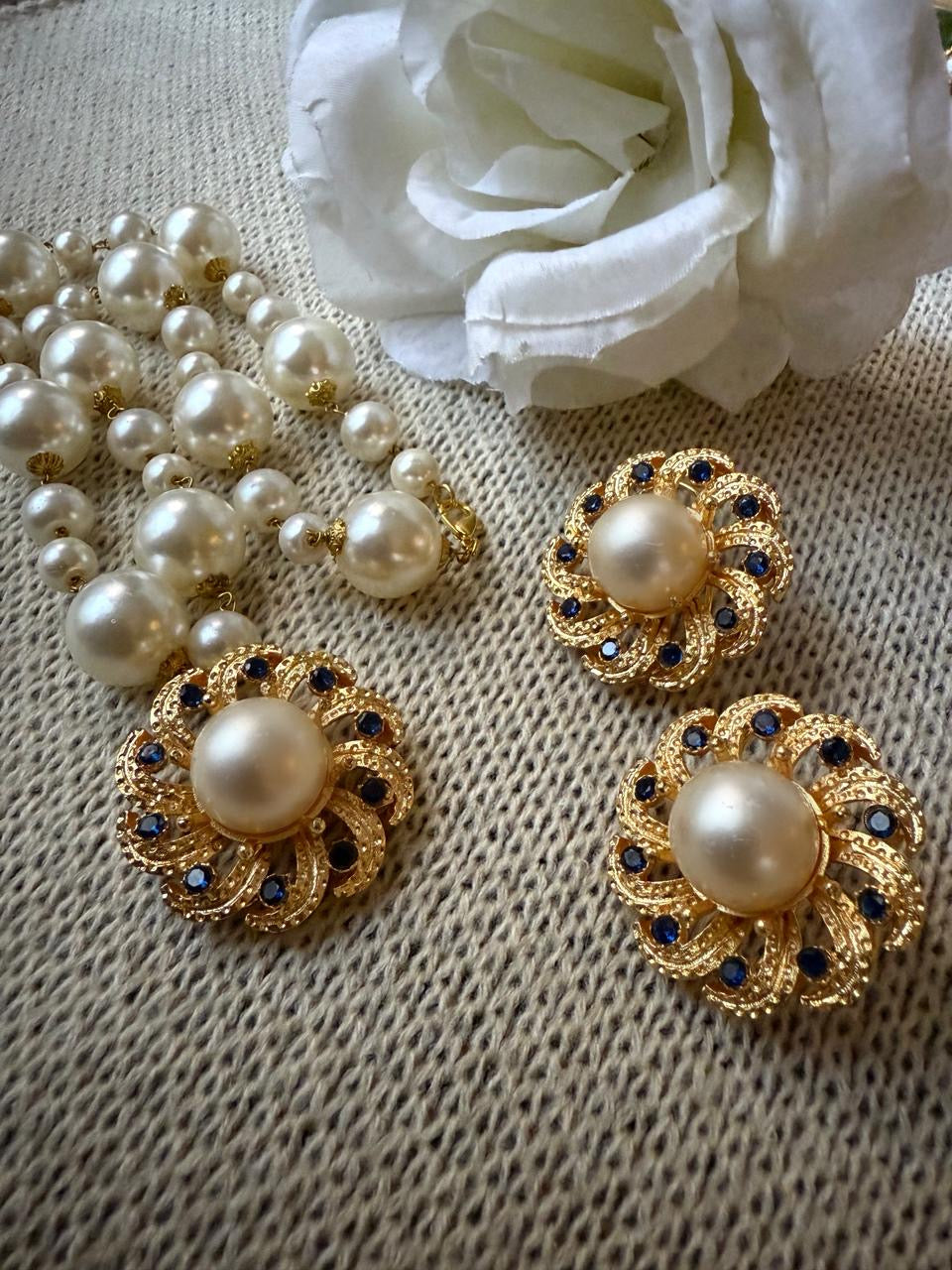 A Blue Pearl Set