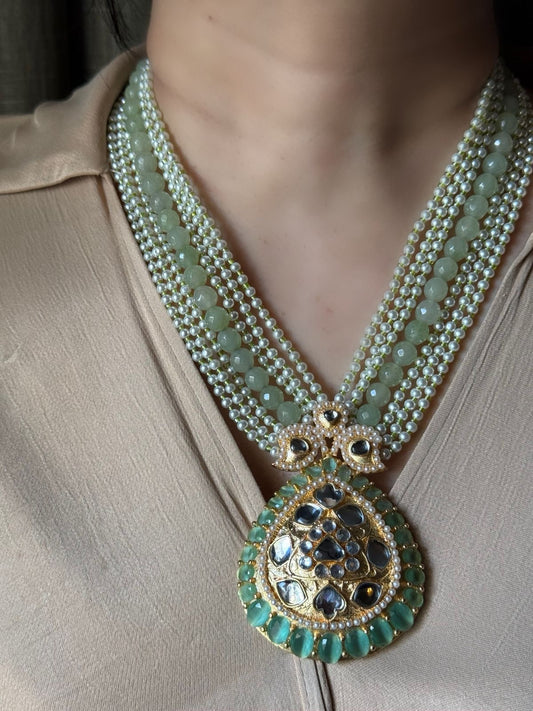 A Kundan Mala