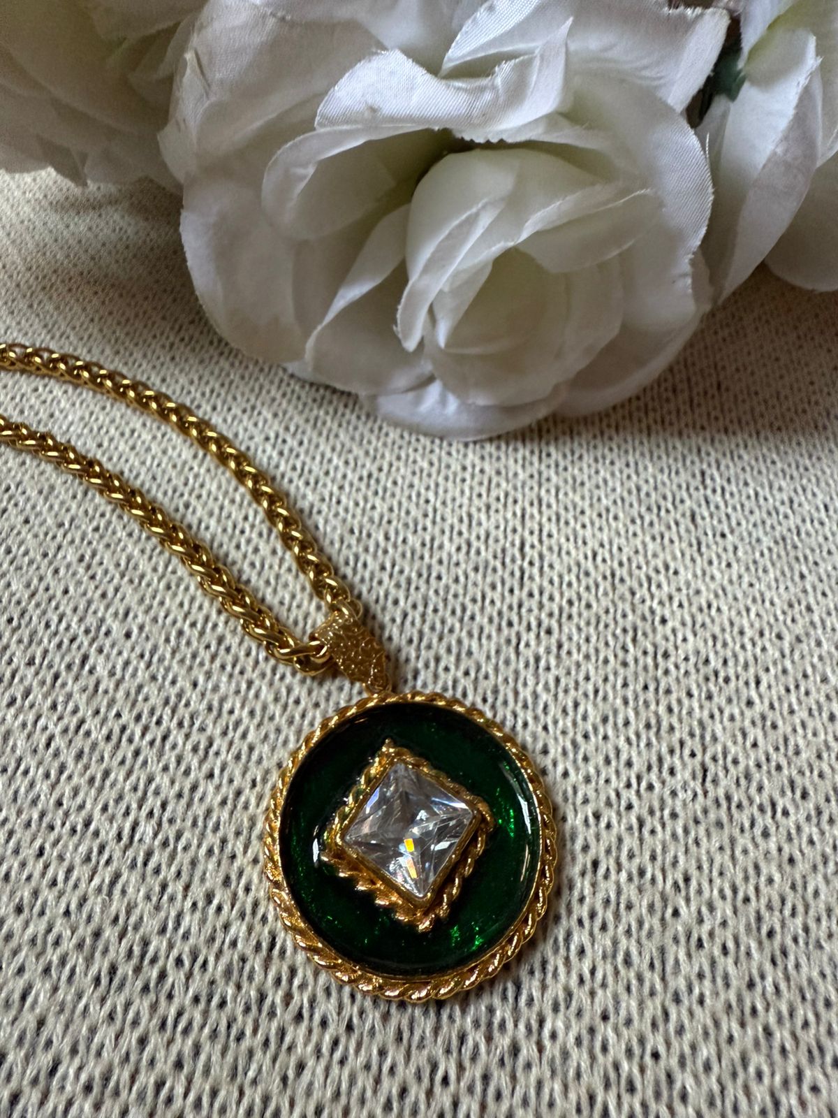 A Signature Pédra Pendants
